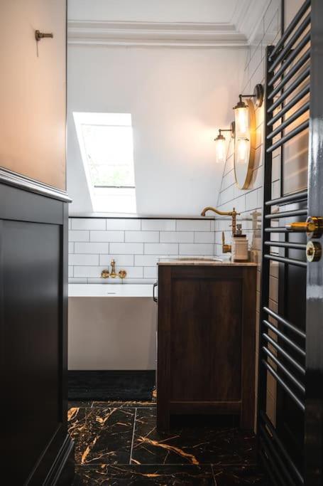 Apartament The West End Loft - 5* Retreat - Private Parking! Glasgow Zewnętrze zdjęcie